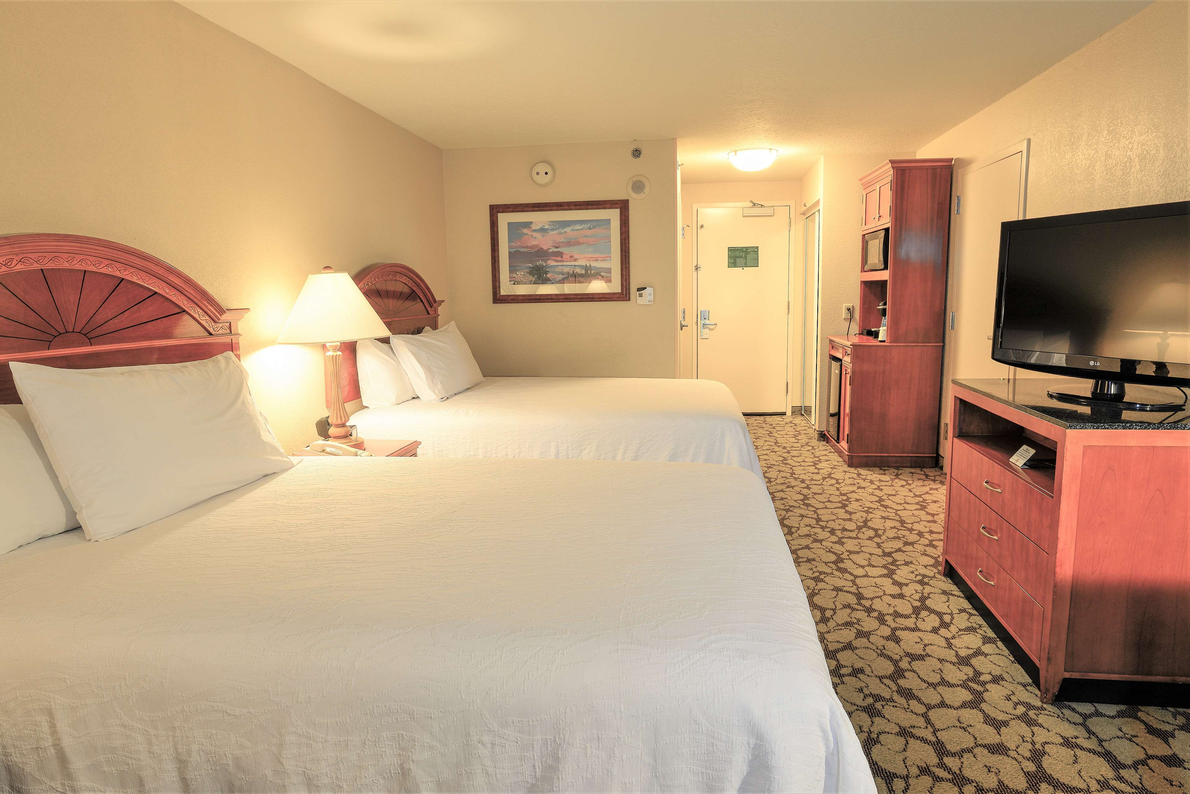 2 Queen Beds image