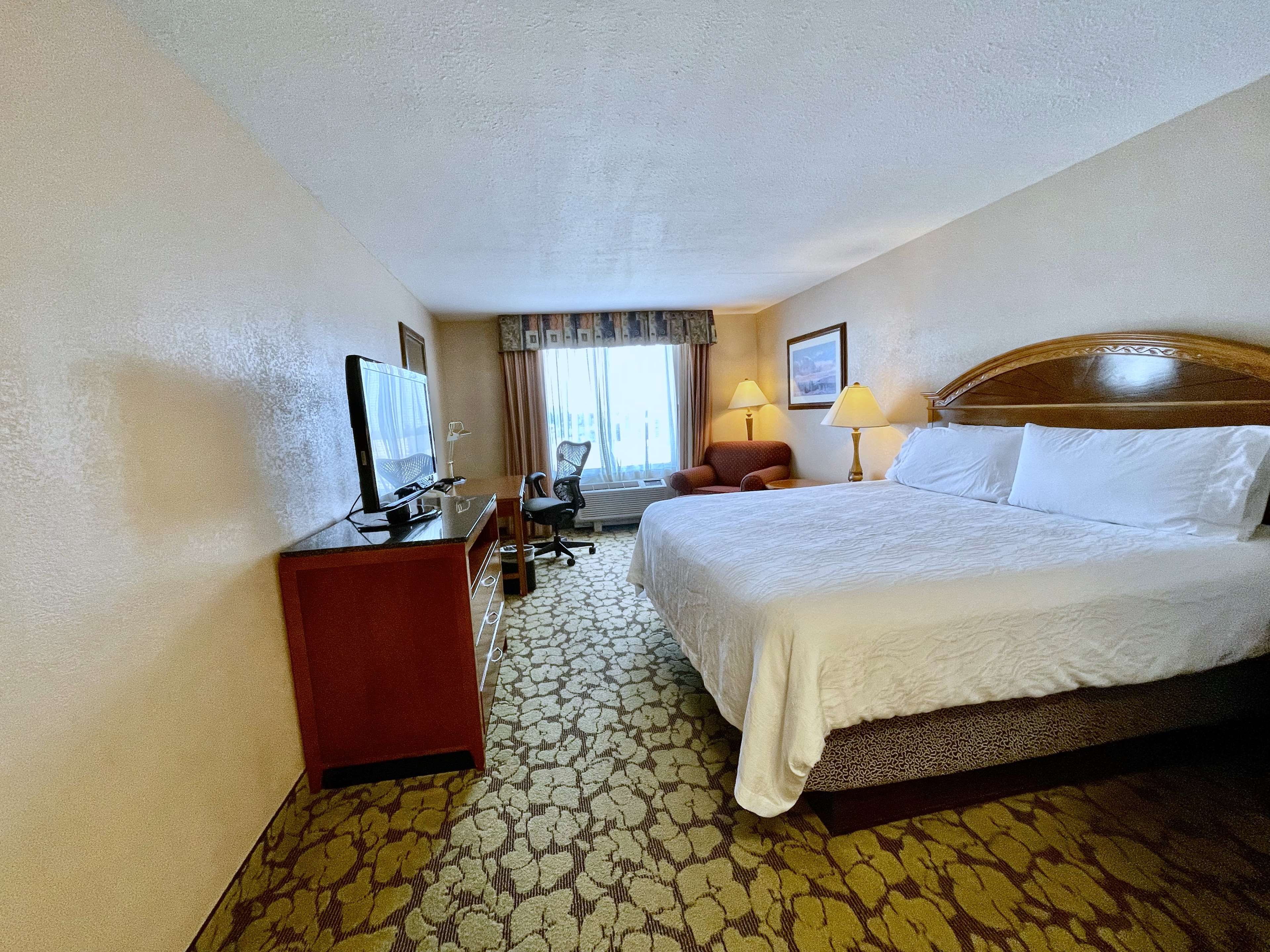 Superior King with Jetted Tub image
