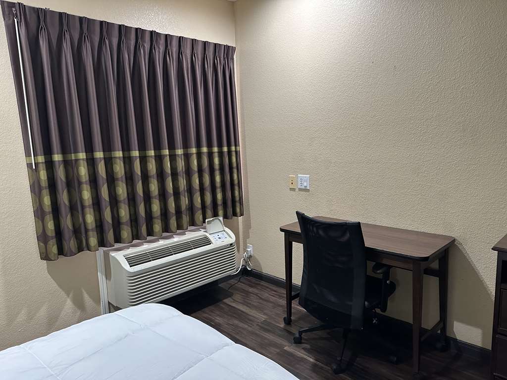RLIS IAH AIRPORT EAST-guestroom-Guest Room,On-Site.jpg