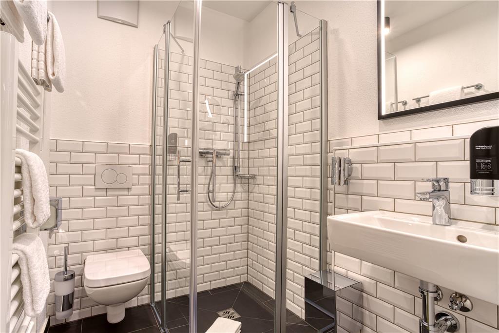 VIENNA HOUSE EASY INGOLSTADT-guestroom-Guest Room,Bathroom,On-Site.jpg