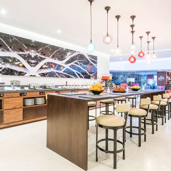 Dining,Dining Area,Restaurant,On-Site