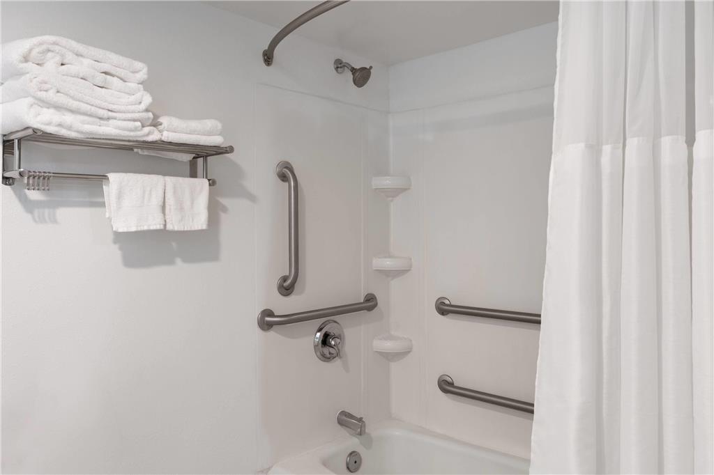 DAYS HOTEL BY WYNDHAM WILLIAMSBURG-guestroom-Guest Room,Bathroom,Accessibility,On-Site.jpg