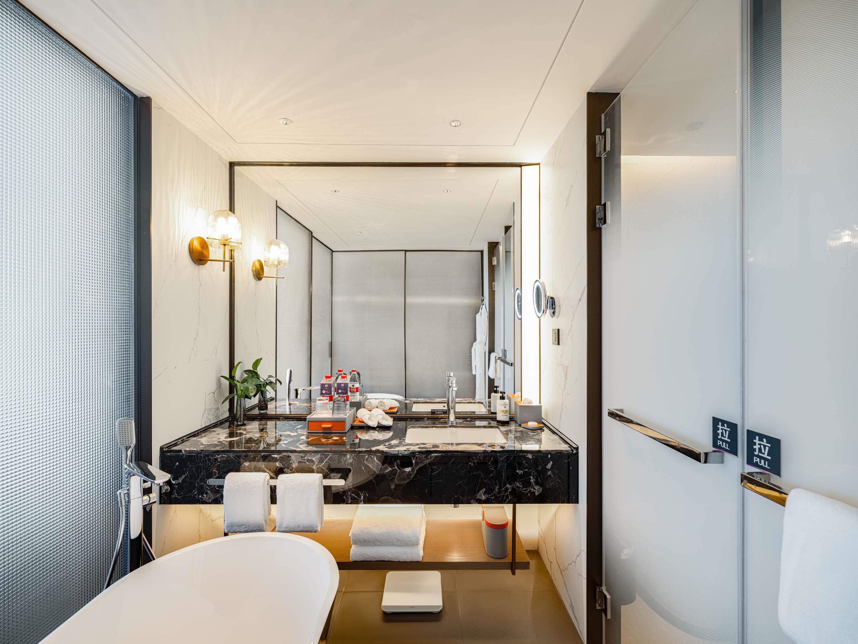 Pullman Renhuai Chuangmeng Room Type - Deluxe Executive Room with One King-size Bed and City View