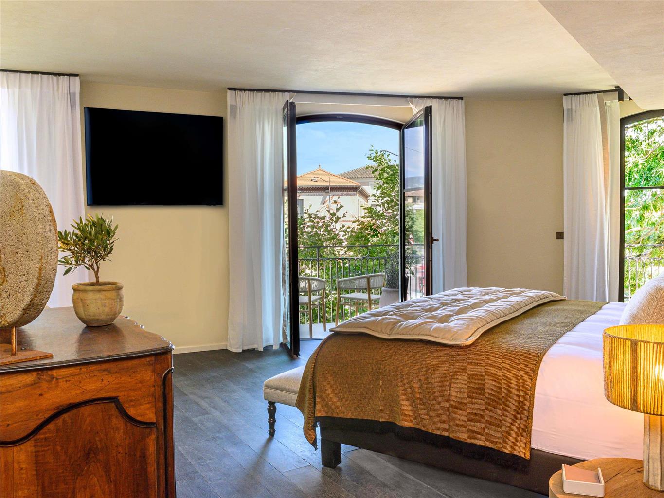 L'Isle de Leos Hotel & Spa - MGallery Collection-guestroom-Guest Room,On-Site.jpg
