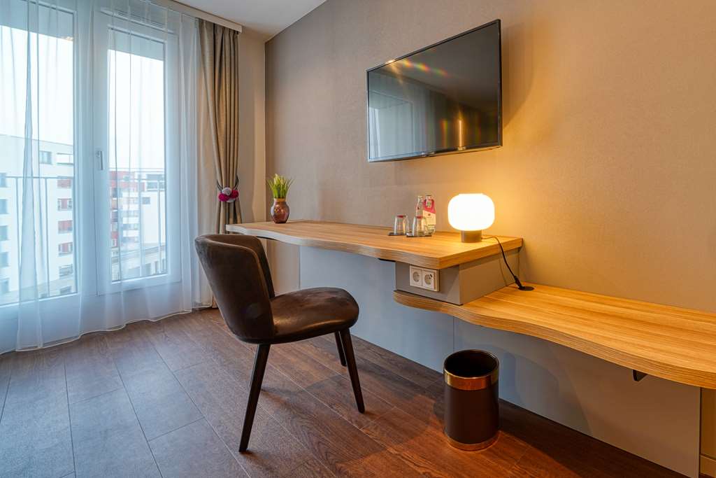 VIENNA HOUSE EASY FREIBURG-guestroom-Guest Room,On-Site.jpg