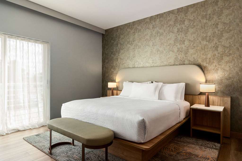 EAGLASS BEACHPLACE, TRADEMARK-guestroom-Guest Room,On-Site.jpg
