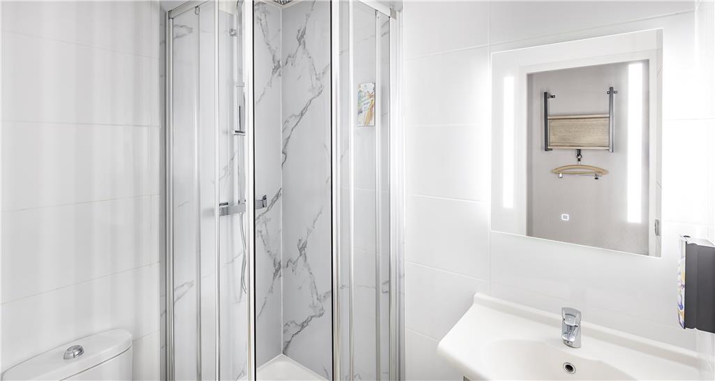 Sure Hotel by Best Western Nimes Est-guestroom-Guest Room,Bathroom,On-Site.jpg