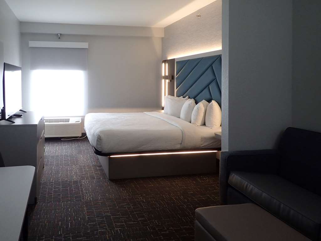 BRENTWOOD SUITES AN ASCEND COLLECTI-guestroom-Guest Room,Suite,On-Site.jpg