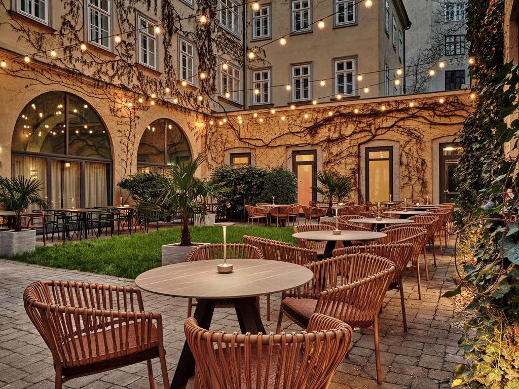 Radisson Blu Das Triest Hotel, Vienna - Tap to explore photos