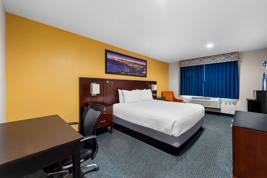 QUALITY INN SAN DIEGO SOUTH - CHULA-guestroom-Guest Room,On-Site.jpg