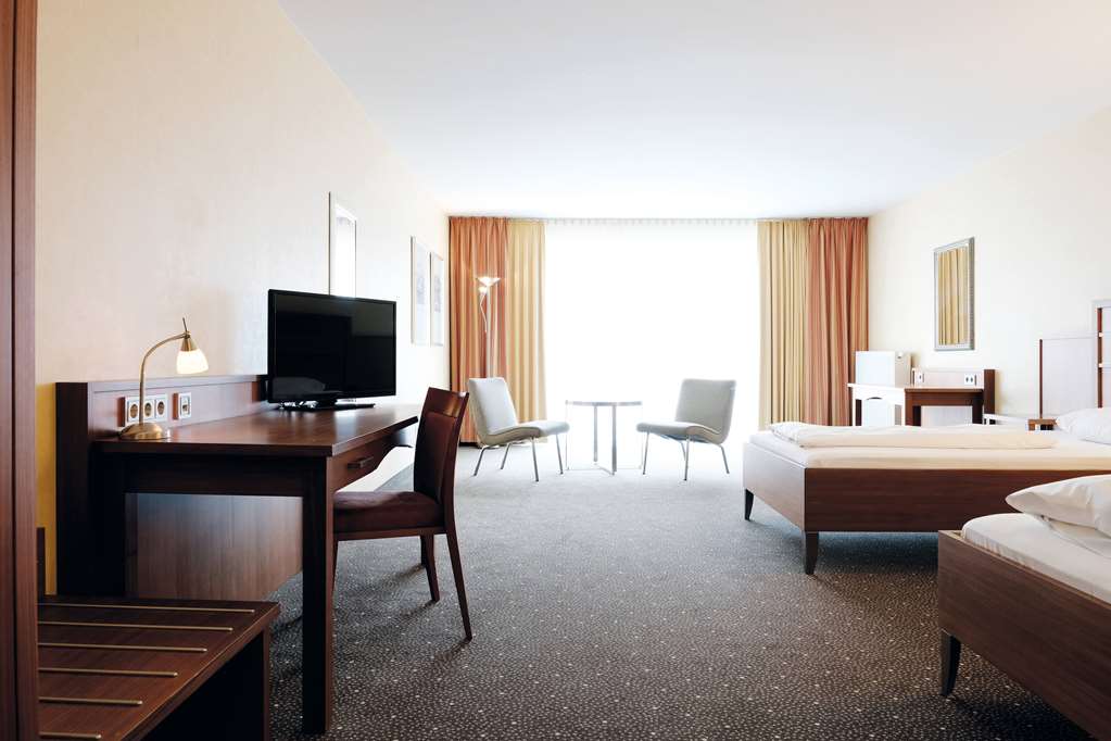 RAMADA BY WYNDHAM DUESSELDORF RATIN-guestroom-Guest Room,On-Site.jpg