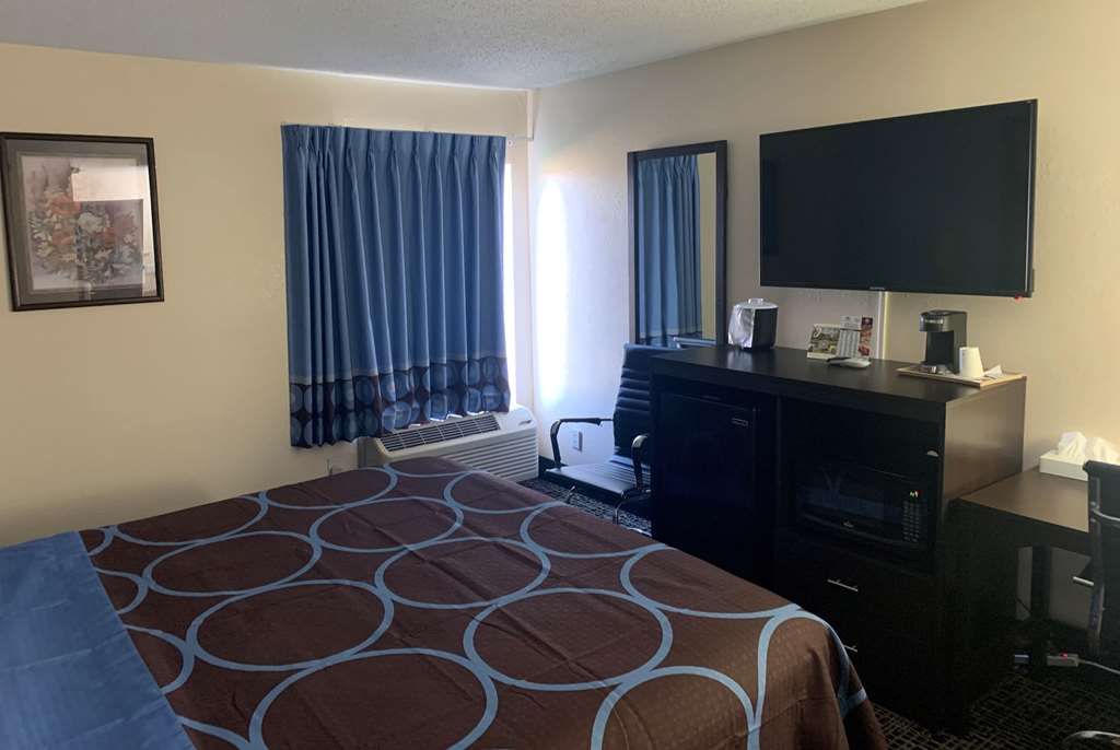 SUPER 8 BY WYNDHAM GALESBURG-guestroom-Guest Room,On-Site.jpg