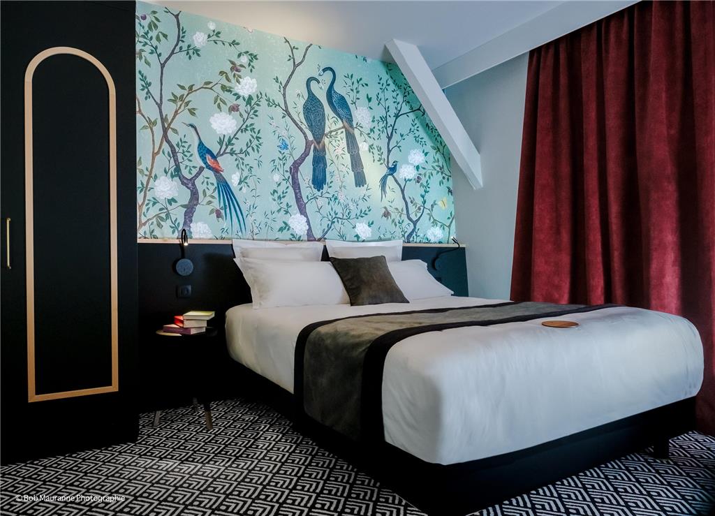 HOTEL LE REGINA-guestroom-Guest Room,On-Site.jpg