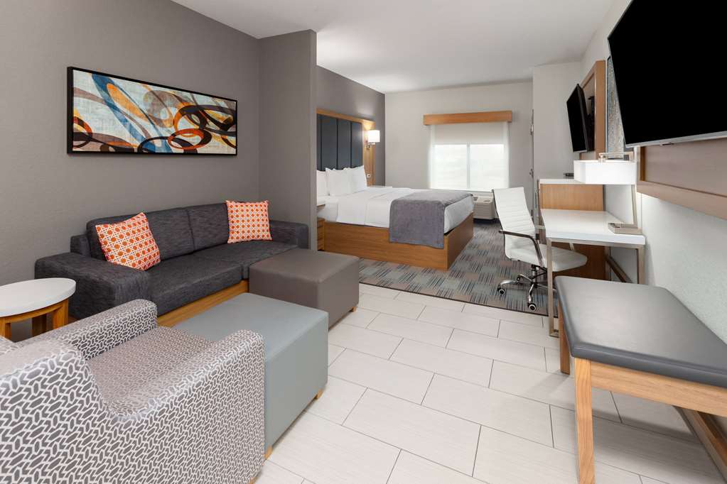 LA QUINTA CORAVILLE IOWA CITY-guestroom-Guest Room,Suite,On-Site.jpg