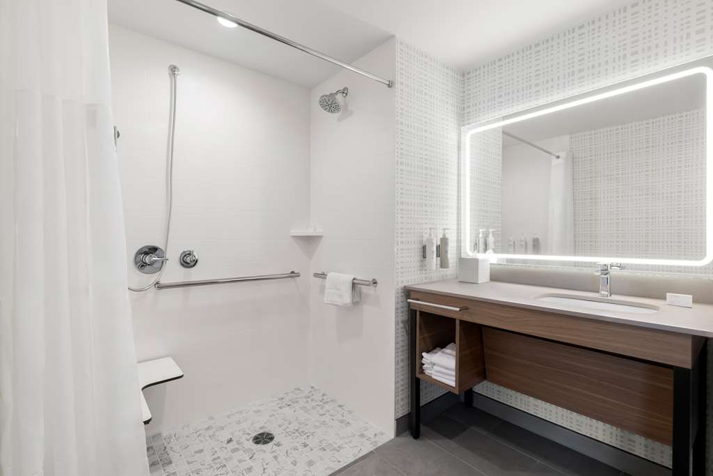 HAMPTON INN AND SUITES HLTN CORONA-guestroom-Guest Room,Bathroom,On-Site.jpg