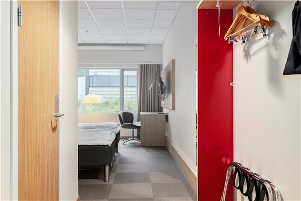 2 Single Beds, Non-Smoking, Standard Room, Work Desk, Wi-Fi, Full Breakfast