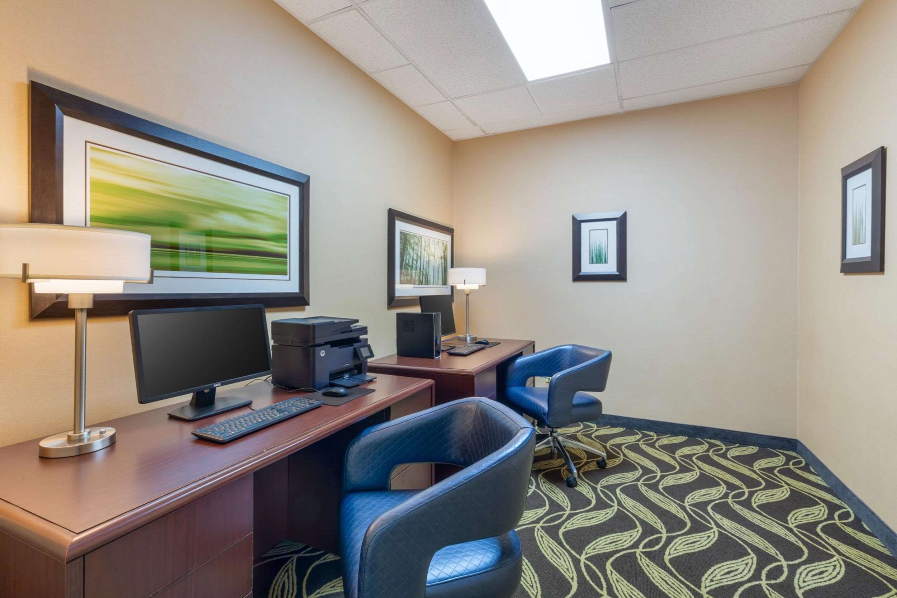 Business center | Clarion Inn North Haven - New Haven North