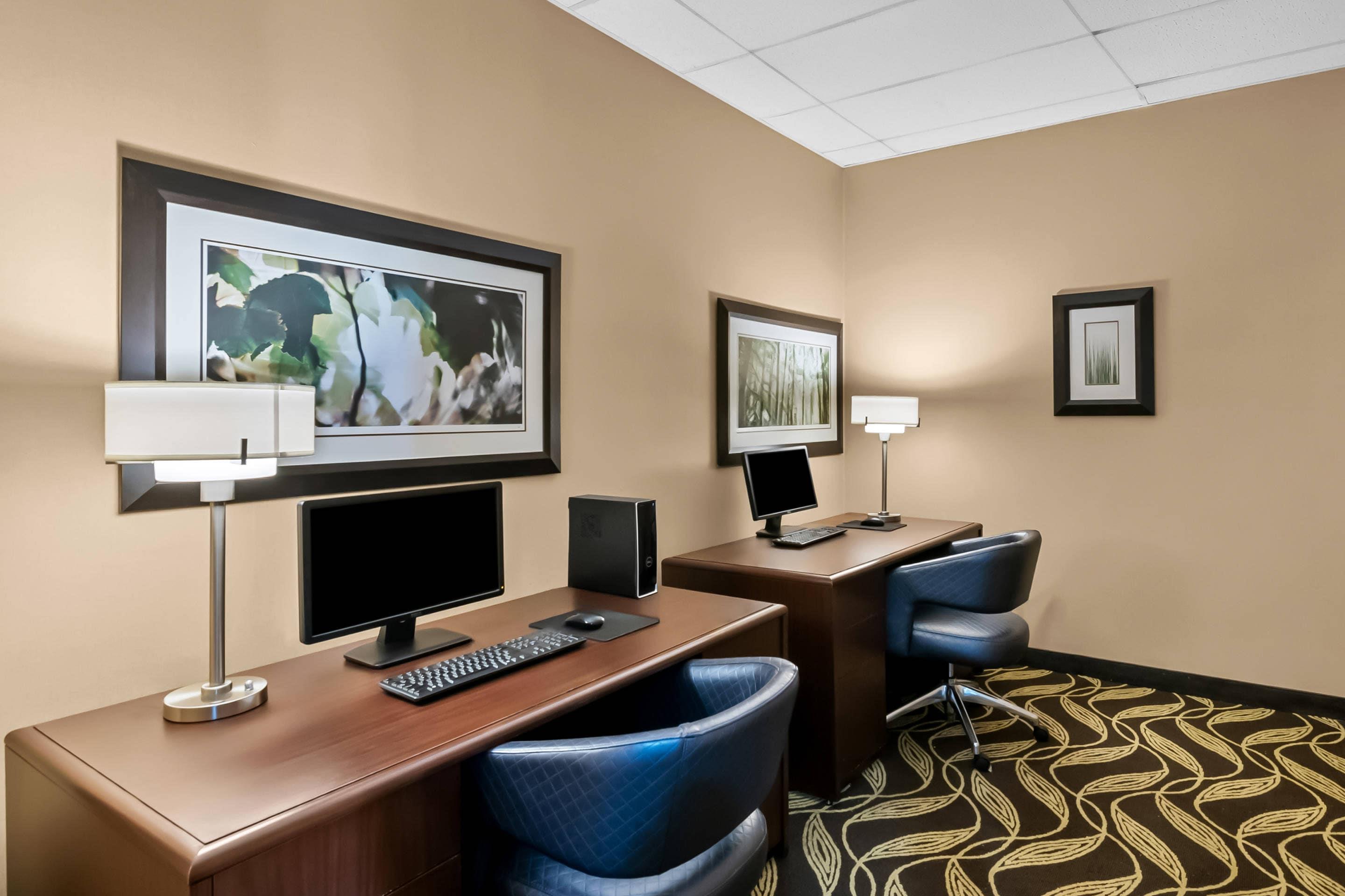 Business center | Clarion Inn North Haven - New Haven North