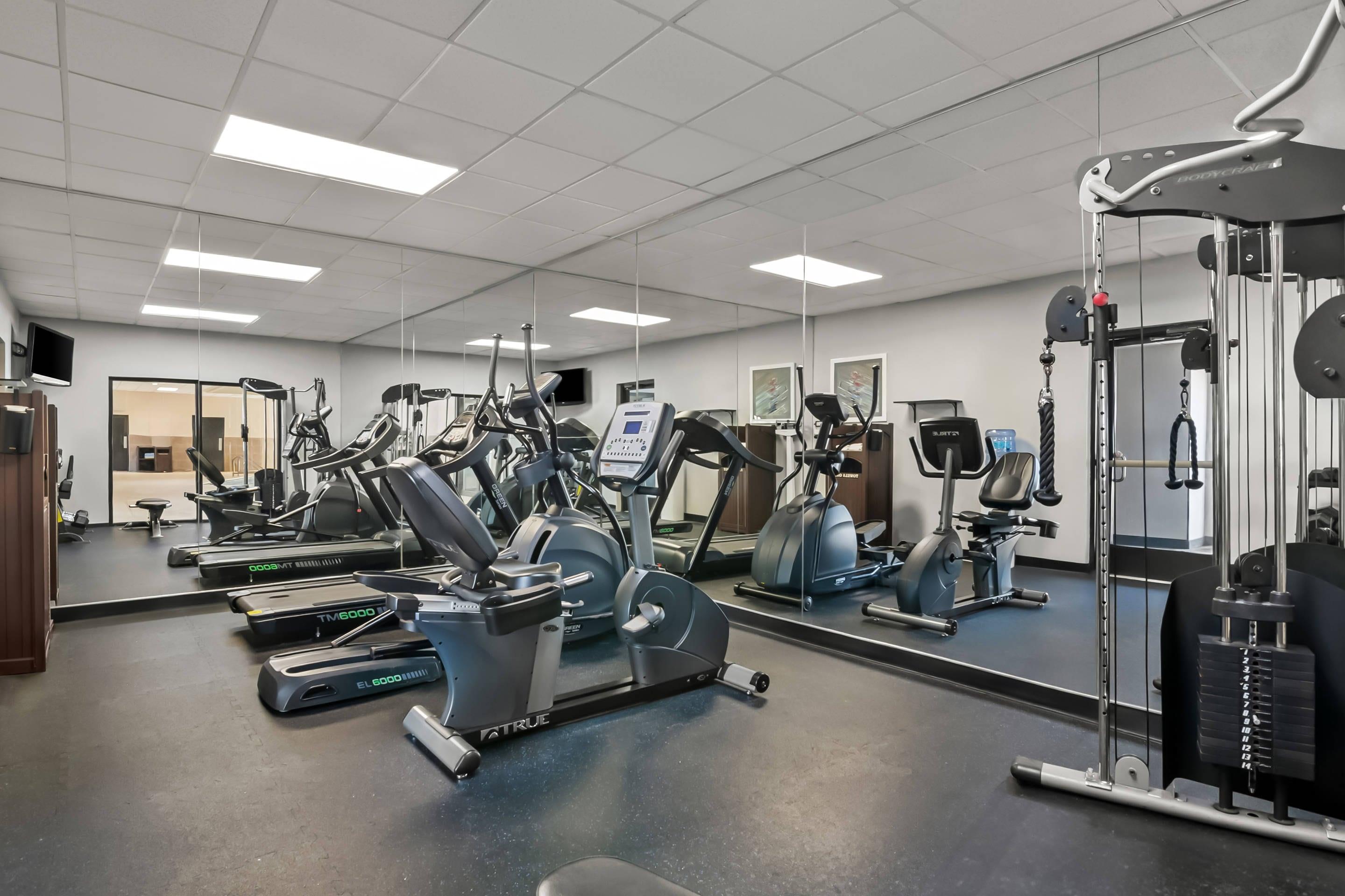 Fitness center | Clarion Inn North Haven - New Haven North