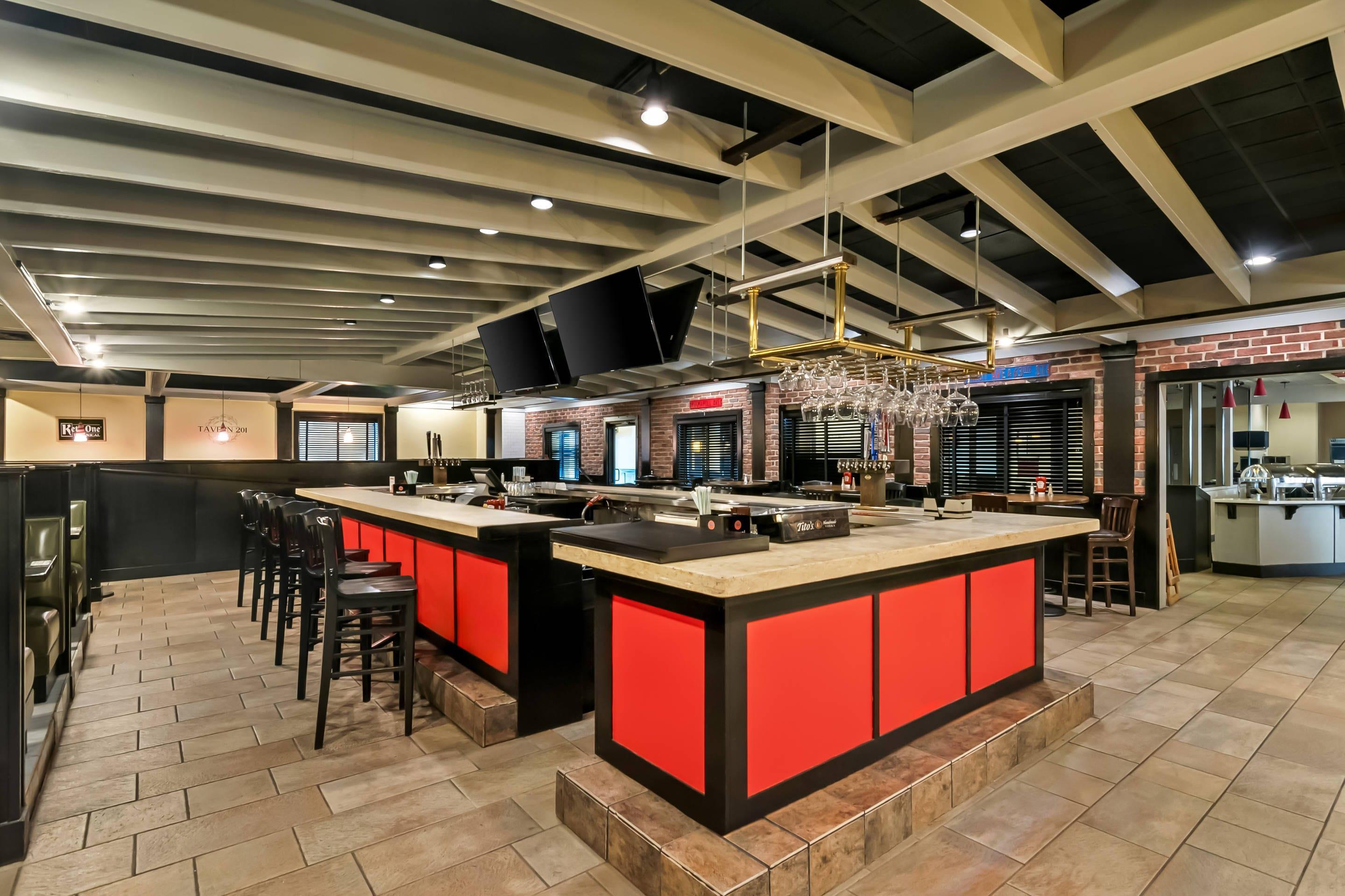 Hotel Bar | Clarion Inn North Haven - New Haven North