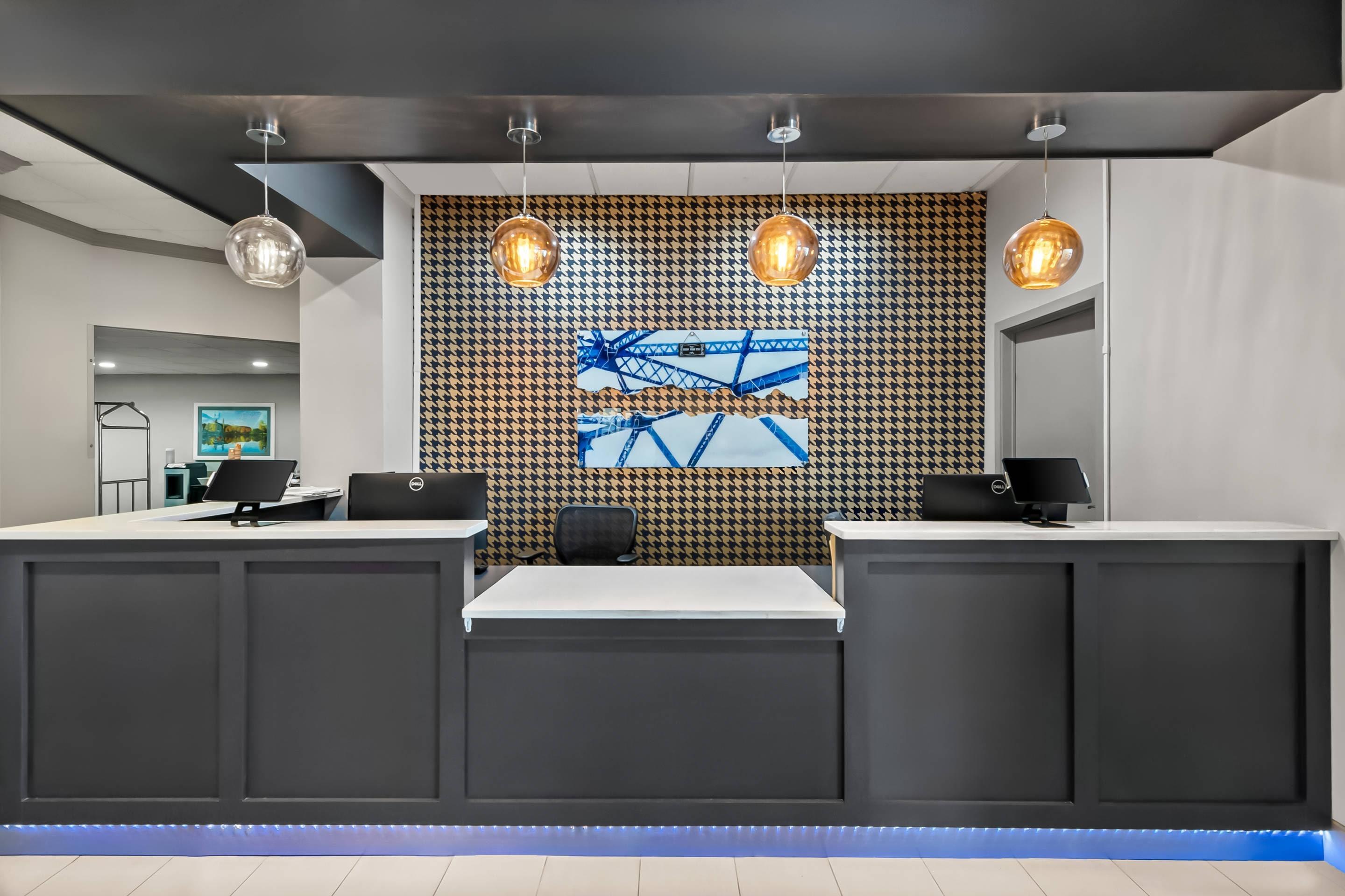 Front desk | Clarion Inn North Haven - New Haven North