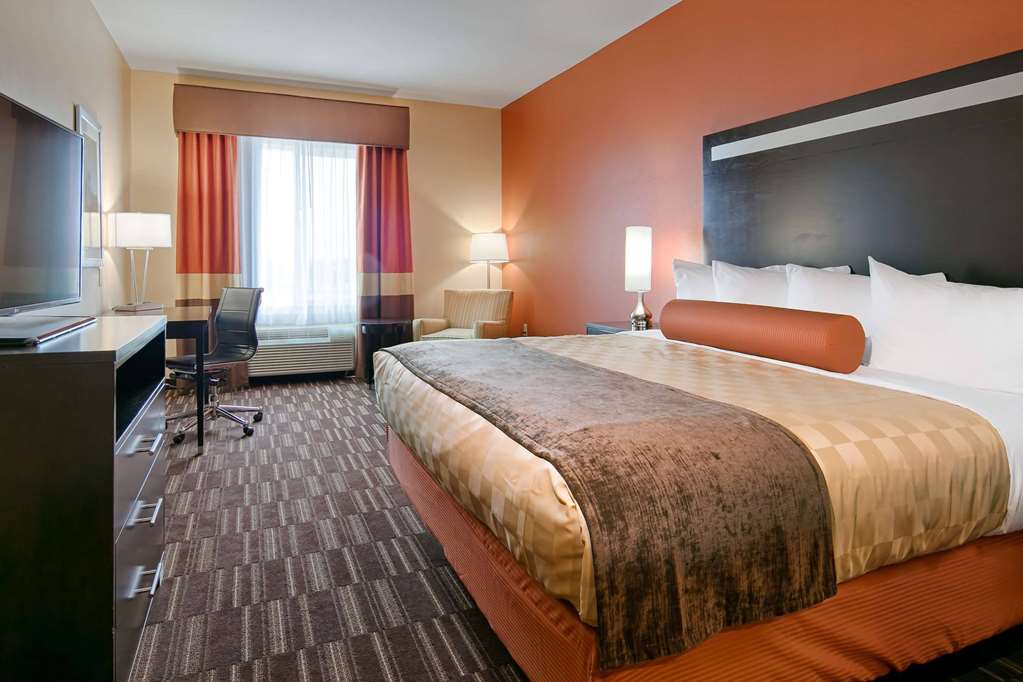 WYNDHAM GARDEN LANCASTER CA-guestroom-Guest Room,On-Site.jpg
