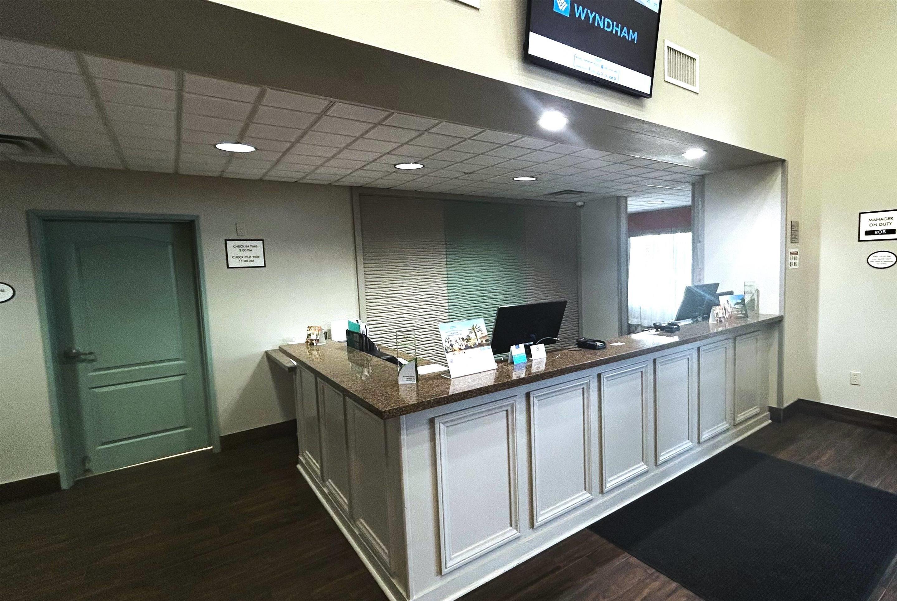 Lobby | Wyndham Garden Lancaster CA
