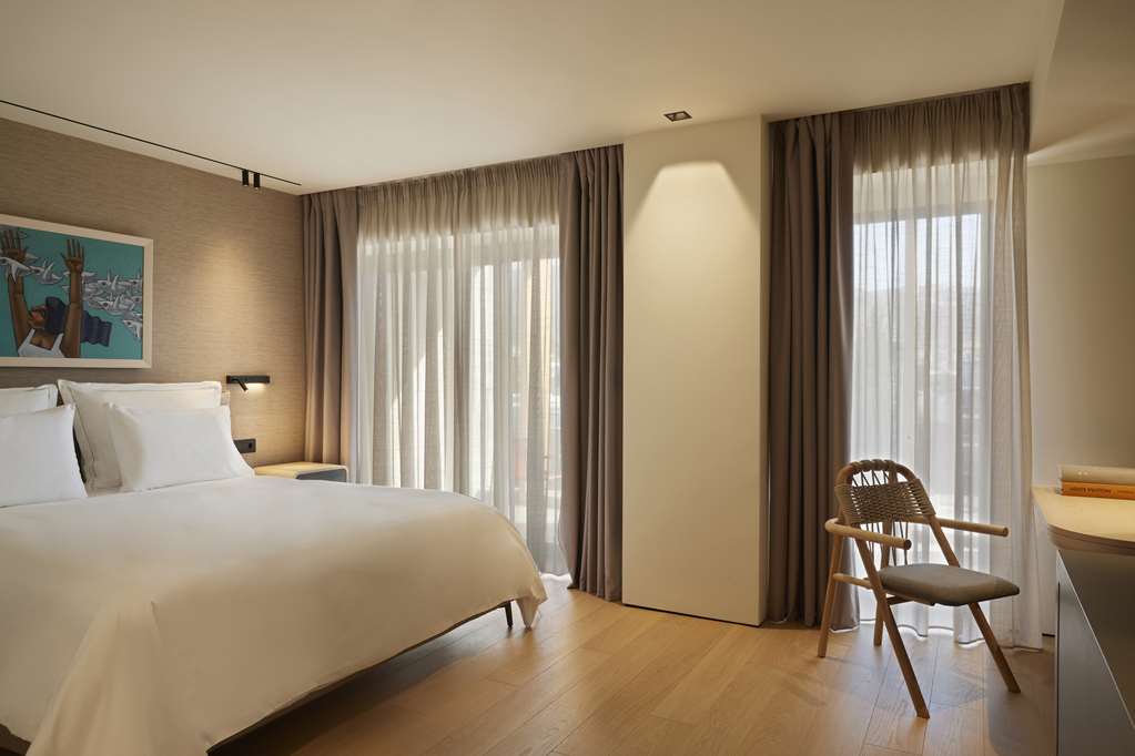 DUSIT SUITES ATHENS-guestroom-Guest Room,Bed,Suite,Indoor/Interior,On-Site,Décor detail,Summer.jpg