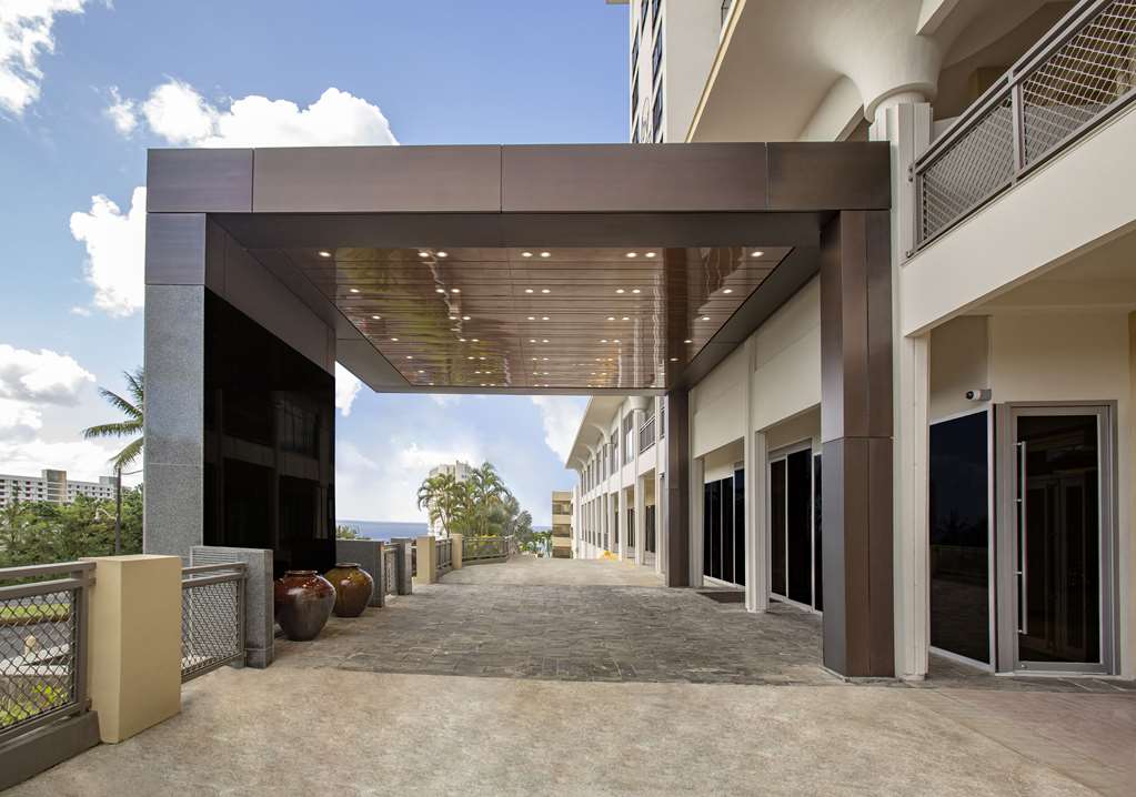 BAYVIEW HOTEL-guestroom-Guest Room,Guest Room Amenity,Patio/Terrace,Architecture,Indoor/Interior,On-Site,Outdoor/Exterior,City,Summer,Exterior View of Building.jpg