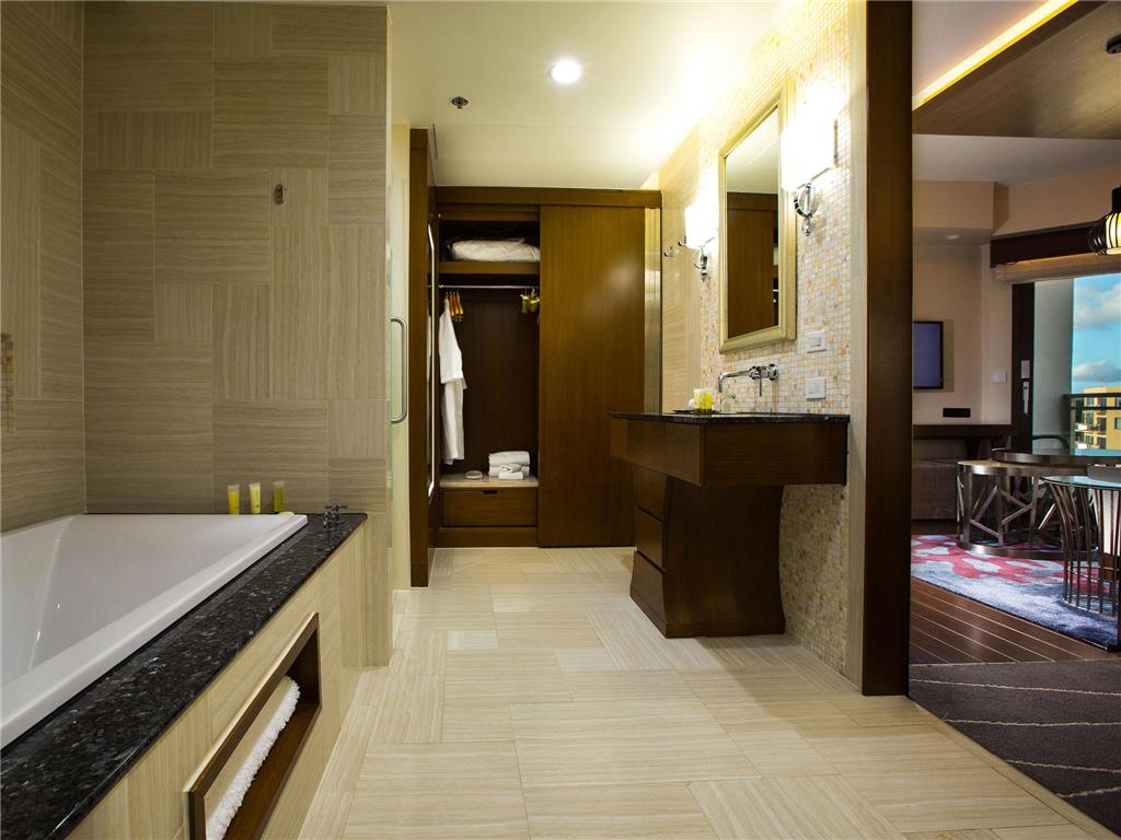 DUSIT THANI GUAM RESORT-guestroom-Guest Room,On-Site.jpg