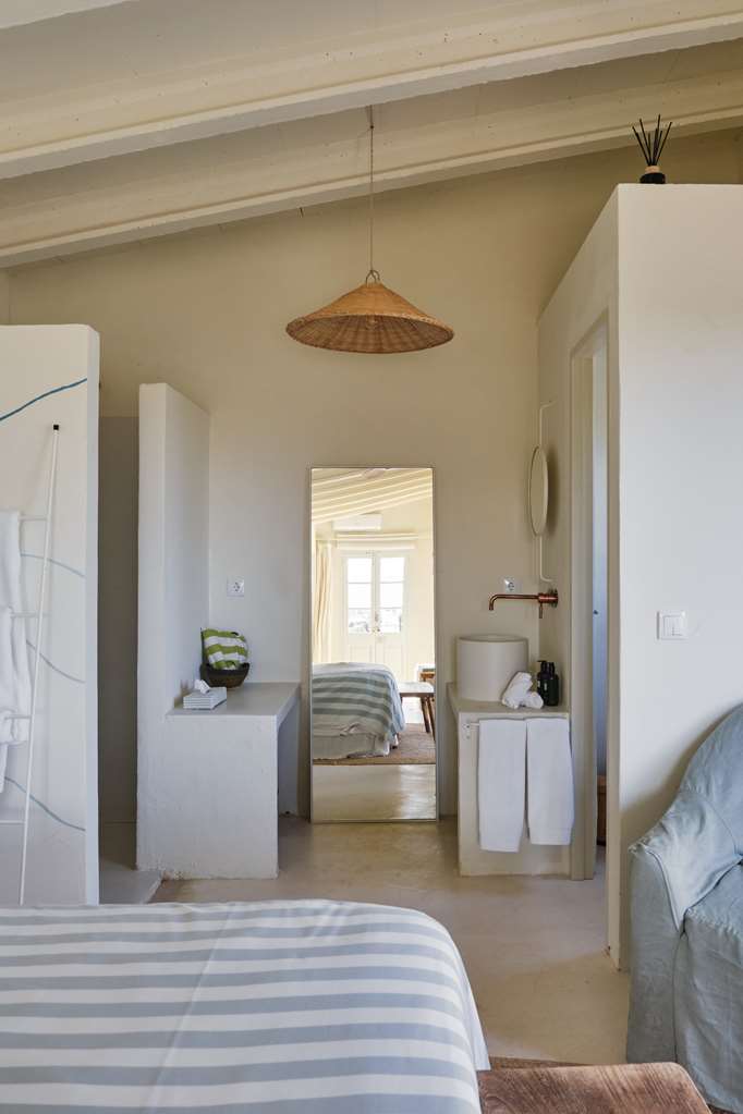 Morvedra Nou-guestroom-Guest Room,Bathroom,On-Site.jpg