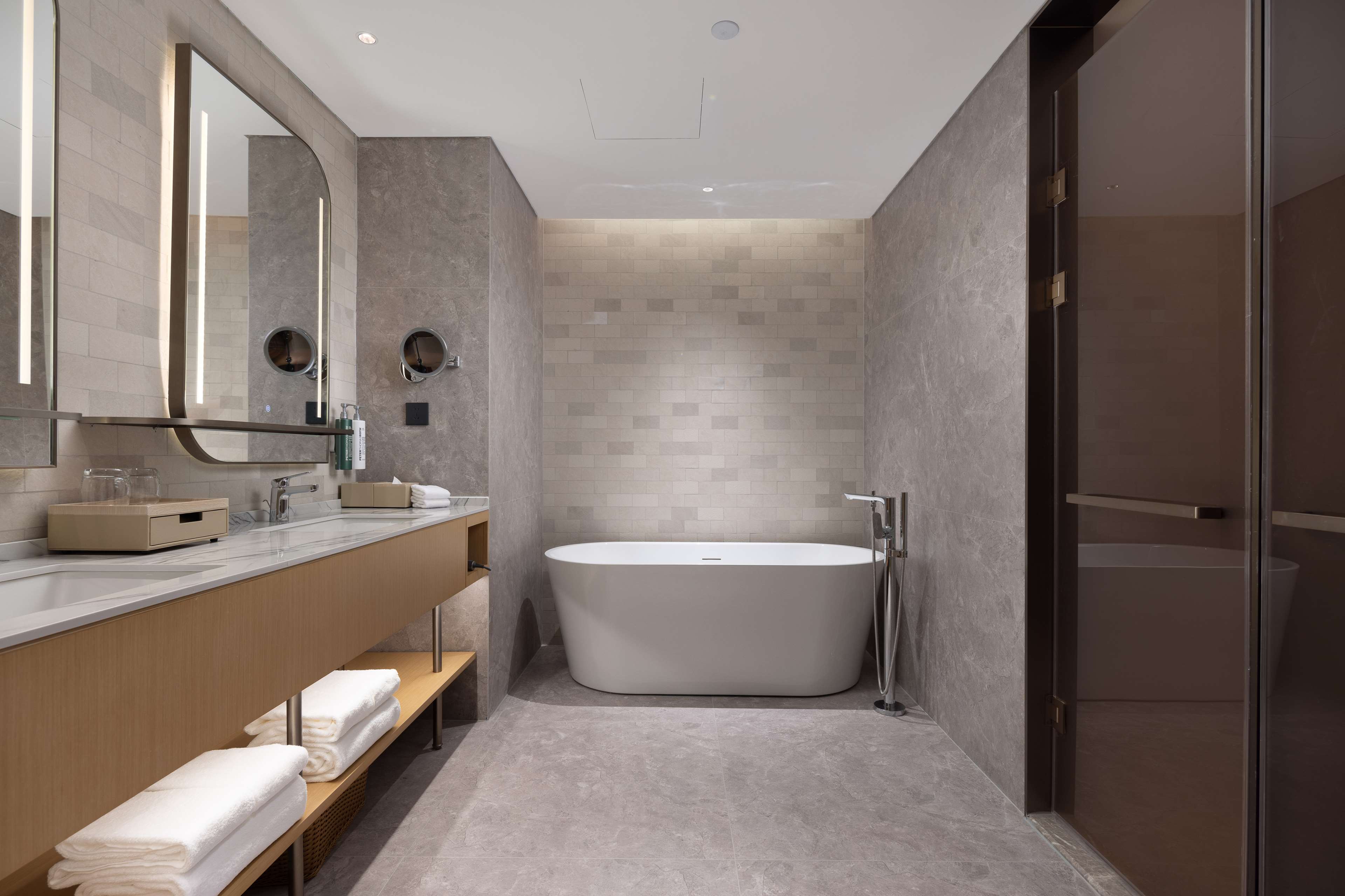 Hilton Garden Inn Harbin Haxi - Tap to explore photos
