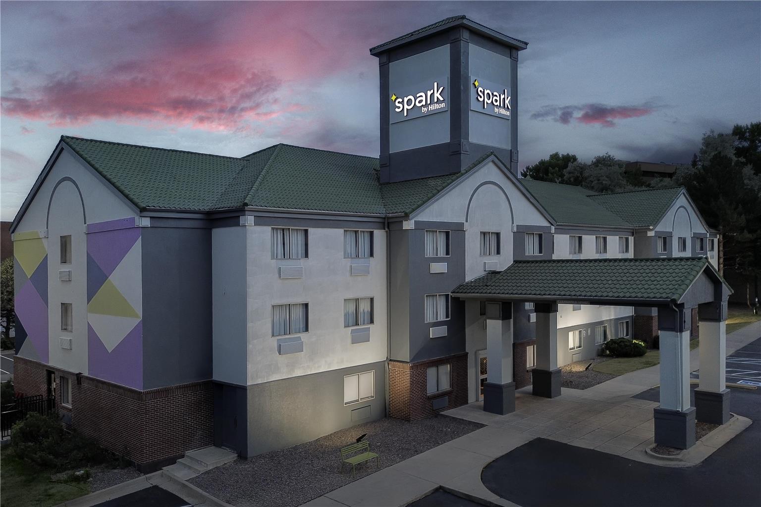 Spark by Hilton Lakewood Denver Southwes