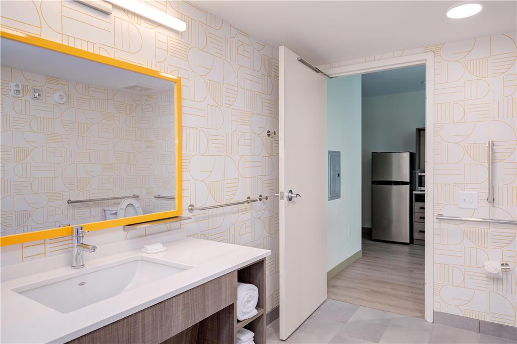 HOME2 SUITES HLTN SMITHFIELD SELMA-guestroom-Guest Room,Bathroom,On-Site.jpg