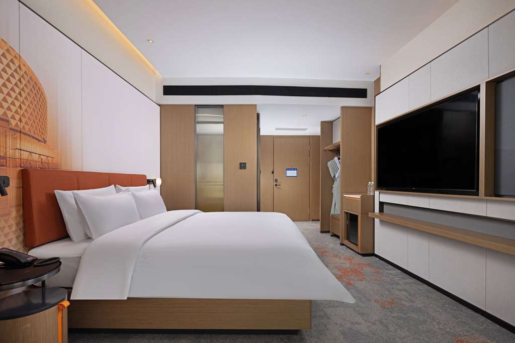 HAMPTON BY HILTON WENZHOU YUEQING-guestroom-Guest Room,On-Site.jpg