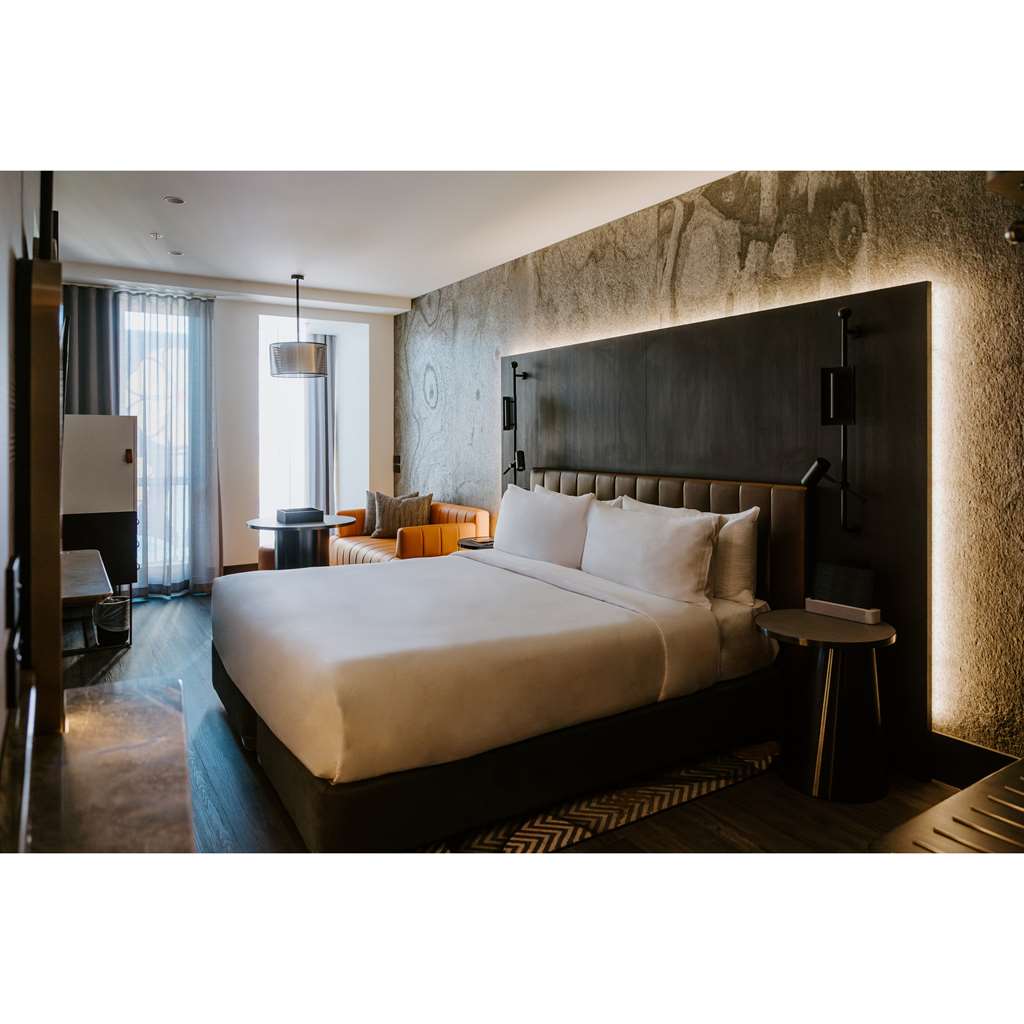 TAPESTRY HOTEL MOTLEY RICHMOND-guestroom-Guest Room,On-Site.jpg