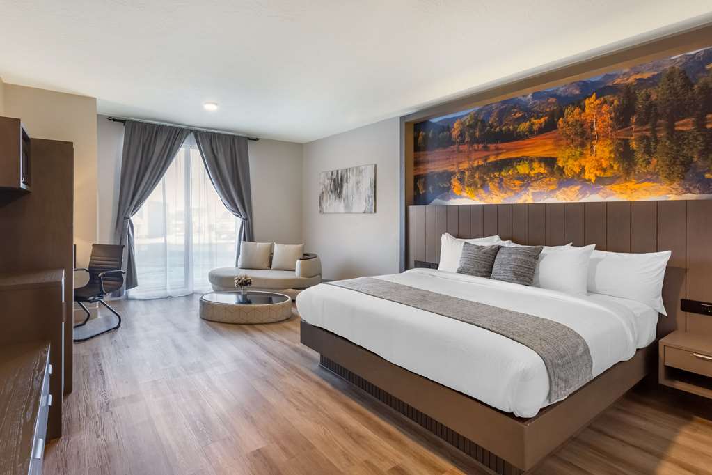 THE VALOR AN ASCEND COLLECTION HOTE-guestroom-Guest Room,On-Site.jpg