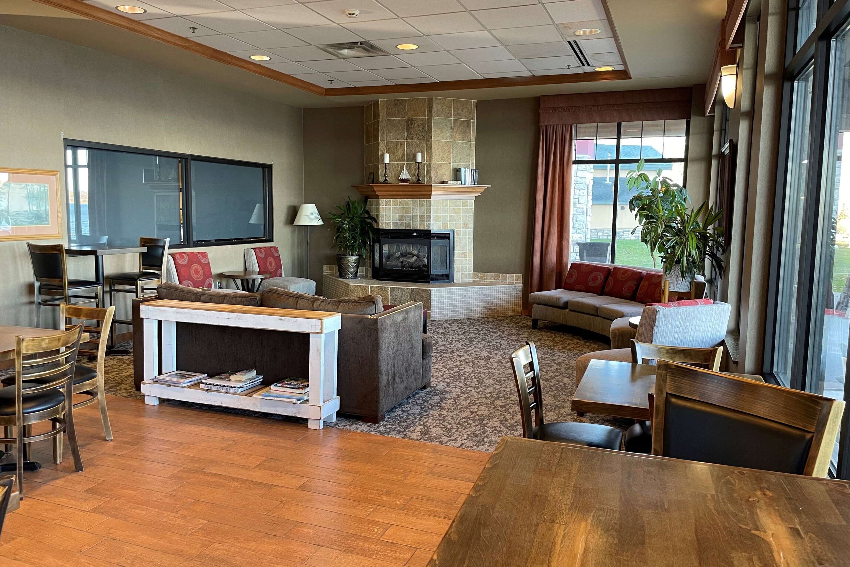Lobby | SouthShore Hotel on Lake Bemidji, Trademark Coll by Wyndham
