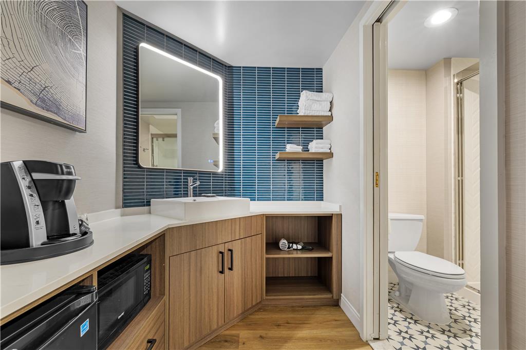 Best Western Potsdam University Park Inn-guestroom-Guest Room,Bathroom,On-Site.jpg