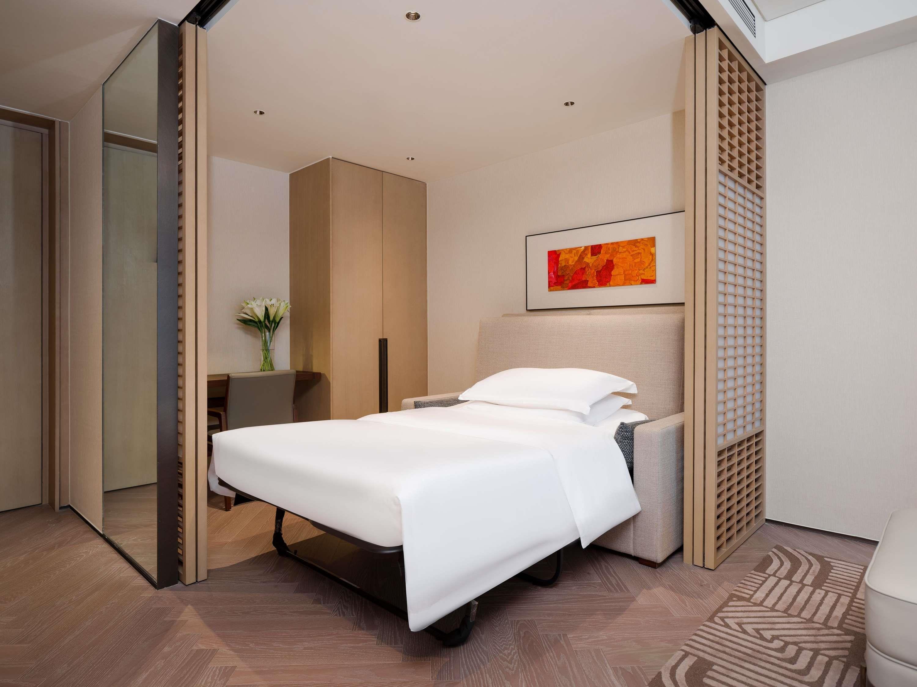 Ming Hotel Nanjing - MGallery Collection Room Type - Family Suite, 1 King Bed with Sofa bed