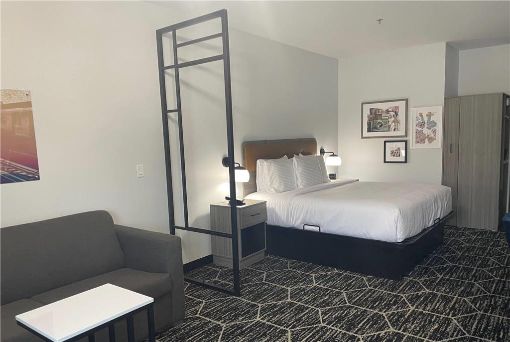 LA QUINTA INN & SUITES BY WYNDHAM O-guestroom-Guest Room,On-Site.jpg