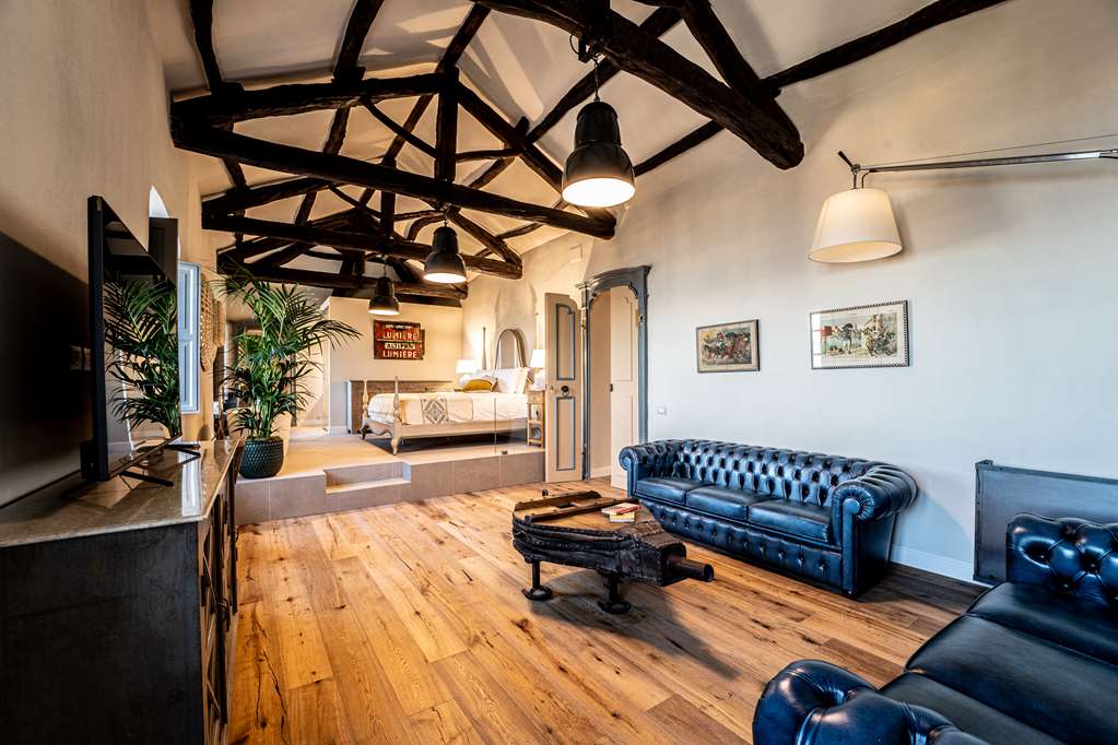 PALAZZO BOYL 1840-guestroom-Guest Room,Suite,On-Site.jpg