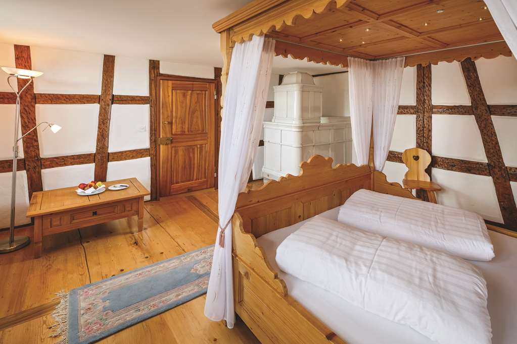 HISTORISCHE RESIDENZ LINDENECK-guestroom-Guest Room,On-Site.jpg