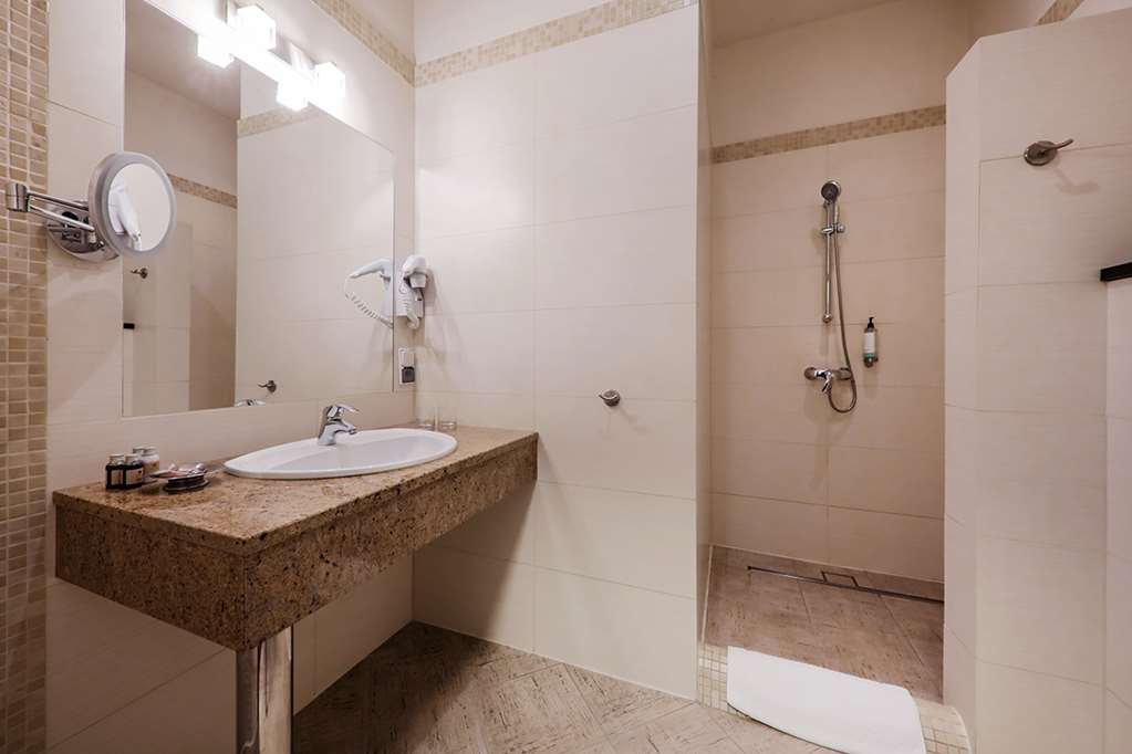 PAPUGA PARK HOTEL WELLNESS MARRAKES-guestroom-Guest Room,Bathroom,On-Site.jpg