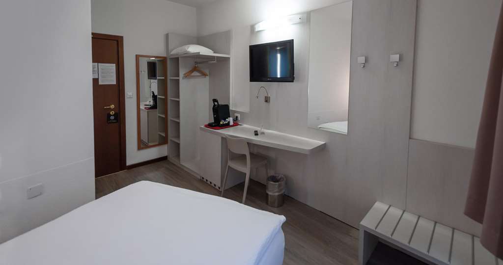 ACQUARELLO SWISS QUALITY HOTEL-guestroom-Guest Room,On-Site.jpg