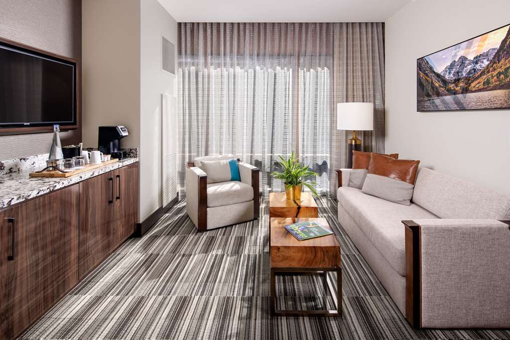Monarch Casino Resort Spa-guestroom-Guest Room,Bed,Bedding,Guest Room Amenity,Coffee/tea facilities,On-Site.jpg
