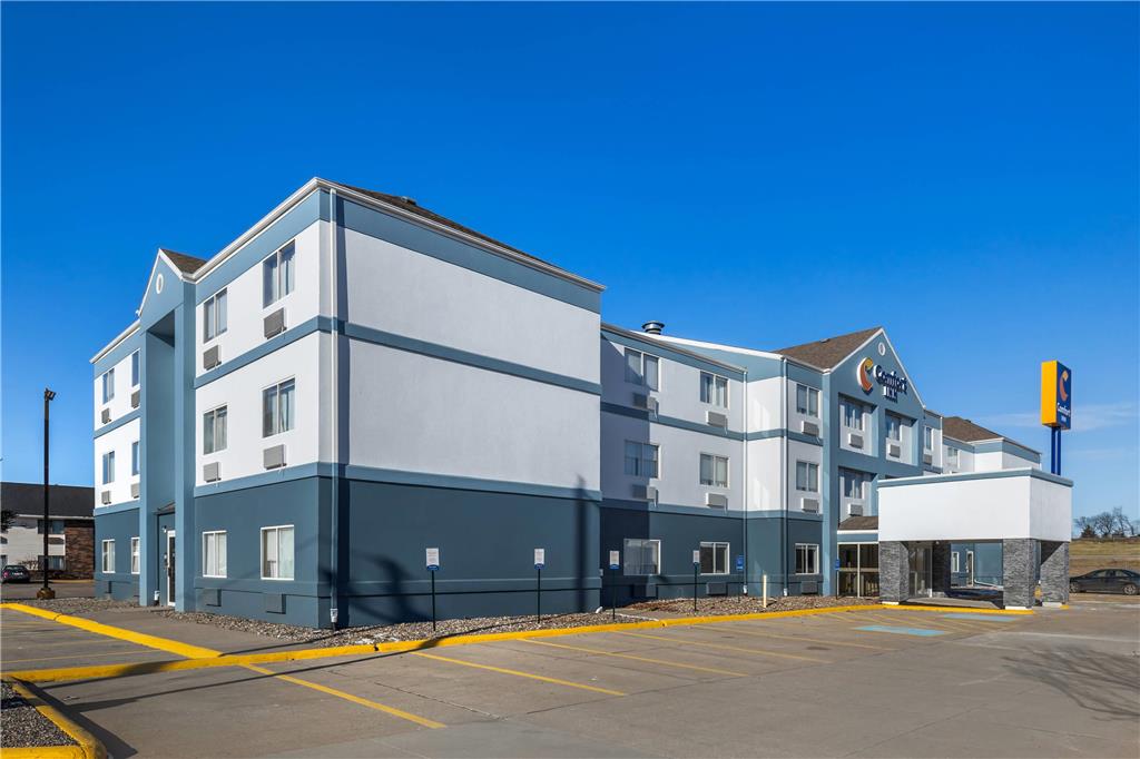 AmericInn by Wyndham Davenport