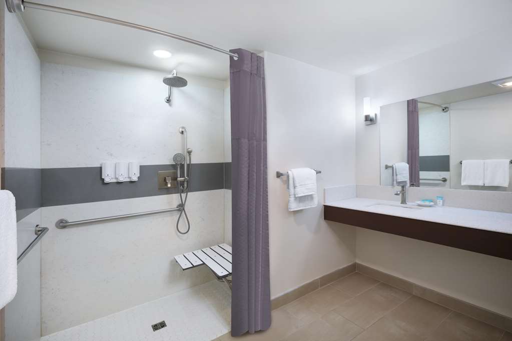 La Cuesta Inn, BW Signature Collection-guestroom-Guest Room,Bathroom,On-Site.jpg