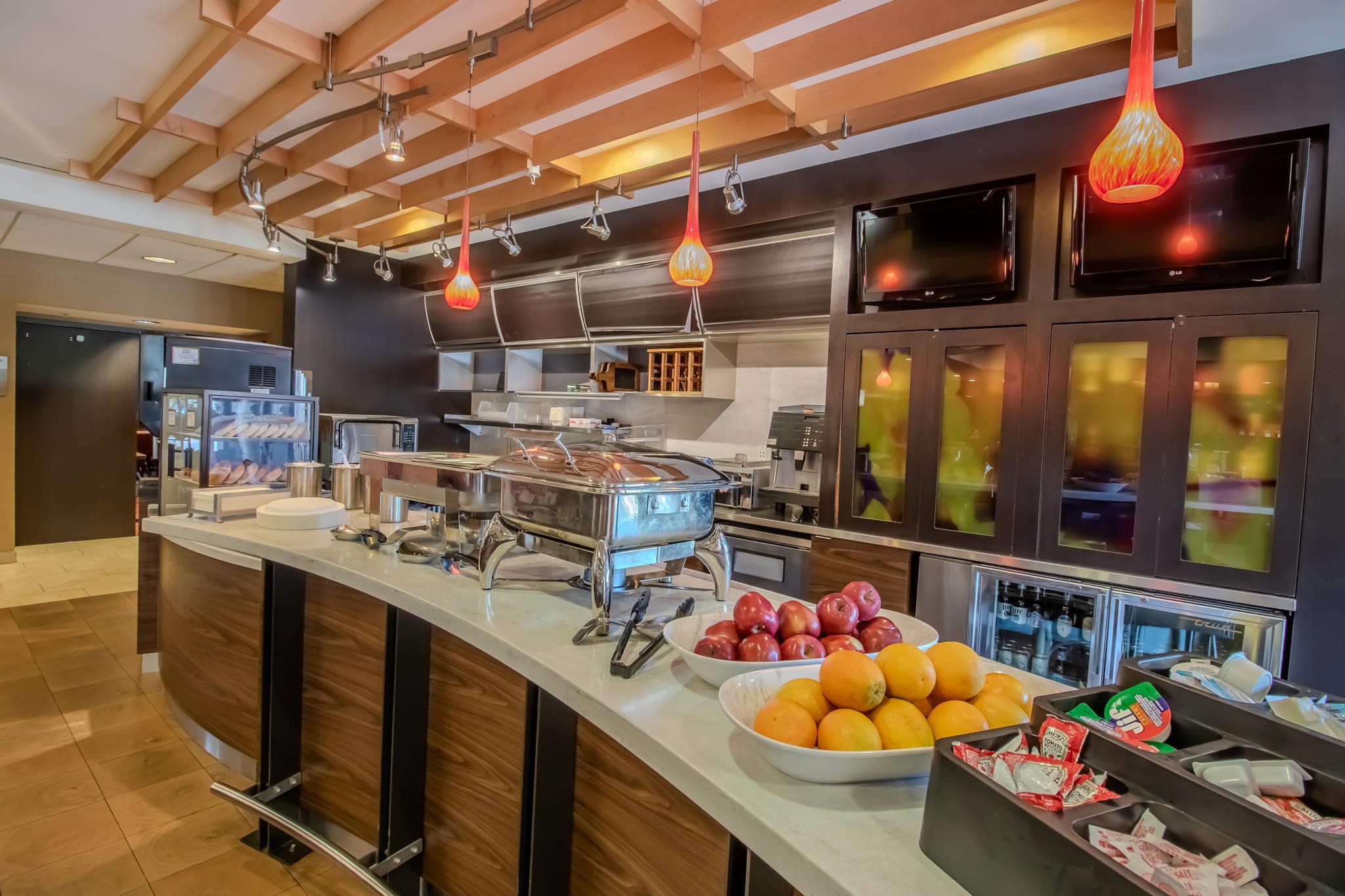 Breakfast area | Country Inn & Suites by Radisson, Convention Center