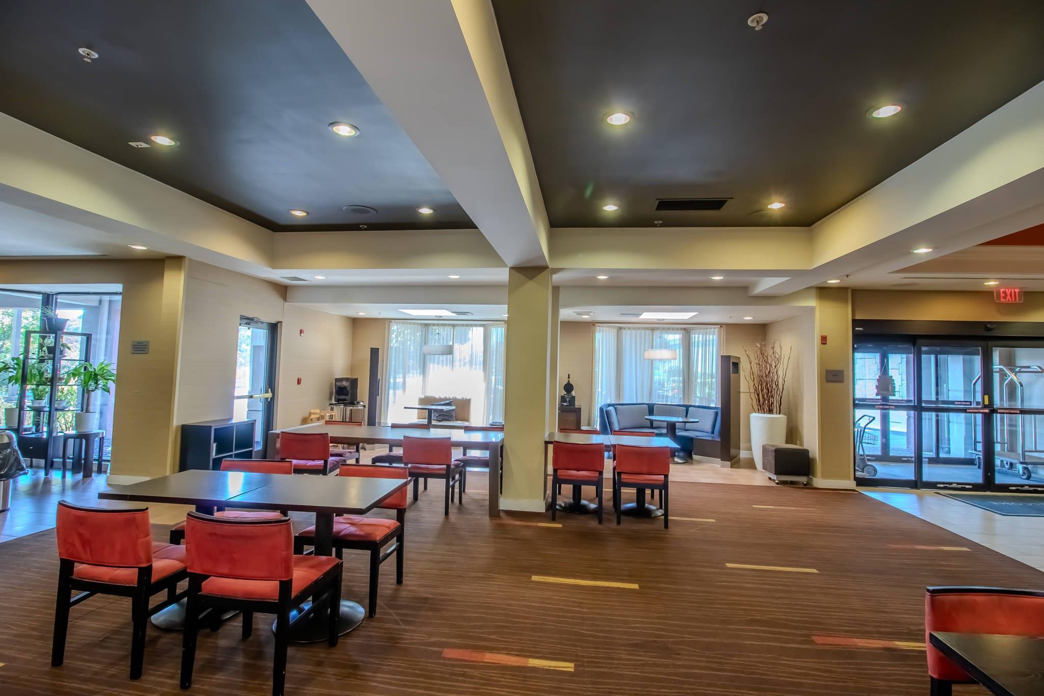 Breakfast area | Country Inn & Suites by Radisson, Convention Center